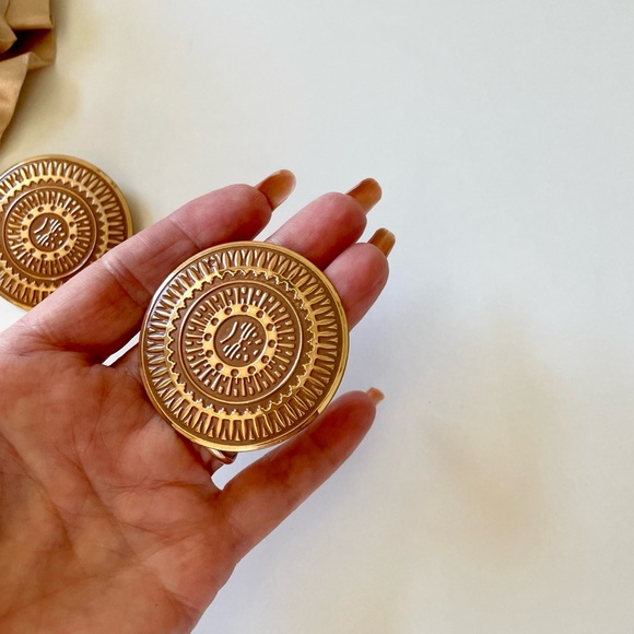 Large Round Medallion Disc Embossed Lightweight Gold-tone & Brown Boho E… - Picture 4 of 5